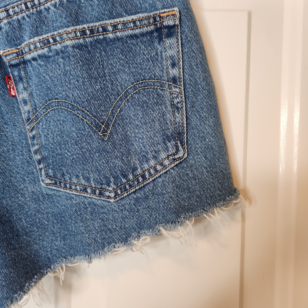 NEW Levi's 501 Cut Off Denim Shorts Size 25 - Picture 4 of 8